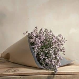 Fresh Limonium bouquet in Madrid with same-day delivery. Elegant, delicate flowers perfect for birthdays, anniversaries, weddings, or home decoration.