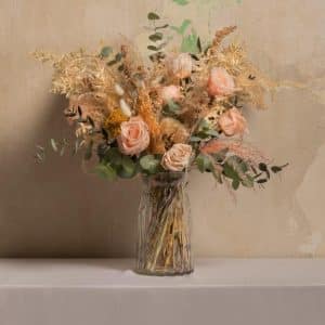 Pompeya preserved flower bouquet with roses, eucalyptus, and pampas grass, handcrafted by Adhoc Flores for a long-lasting gift.