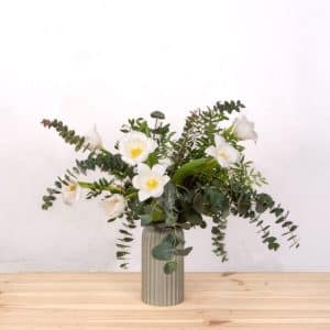 Fresh white tulip bouquet with seasonal tulips, elegant and timeless floral arrangement.