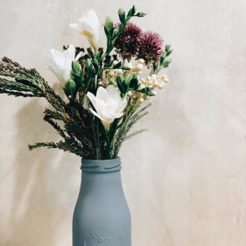 Minibotella con flores de temporada