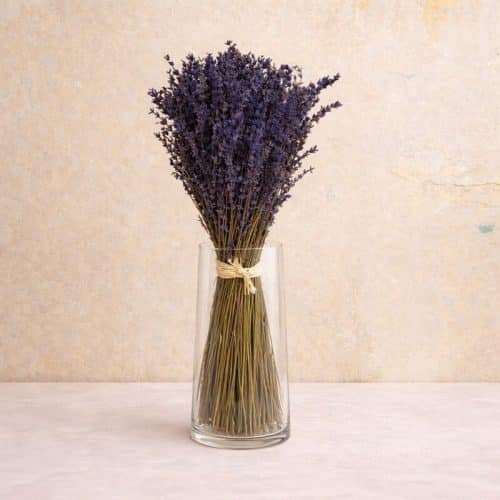 Ramo de lavanda preservada natural con flores moradas, arreglo floral decorativo duradero sin mantenimiento.